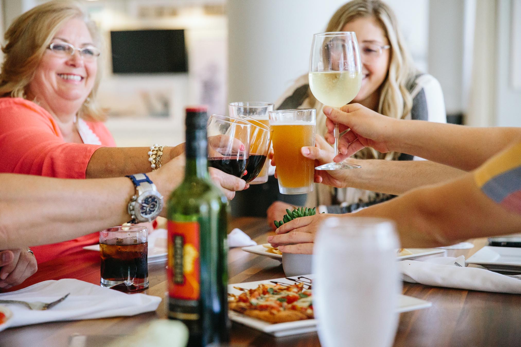Guests eating a meal at Hunter’s Bend Bar & Bites